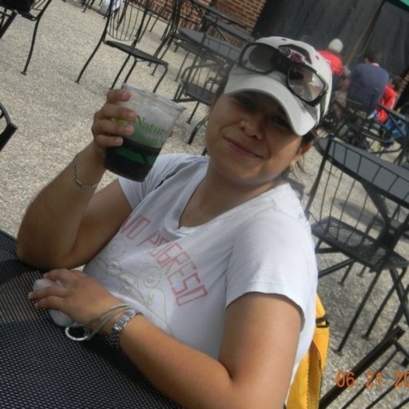 Meet your Posher, Janet - Picture 2 of 2